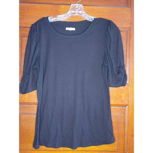 MAURICES Medium BLACK Ruched Short Sleeves Ribbed Knit top. RO - Picture 1 of 4